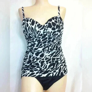 NWT Miraclesuit black white animal print fauxkini "rialto" one piece swimsuit 8
